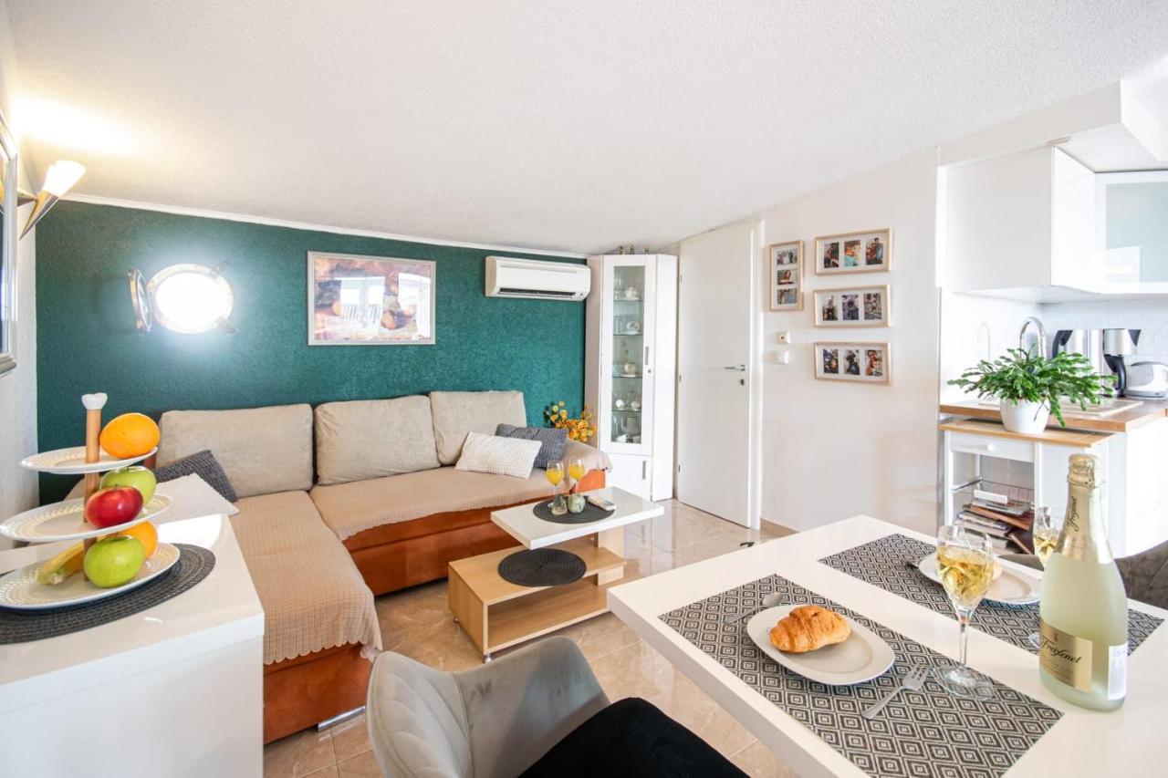 Holiday Home Nevera Макарска Экстерьер фото