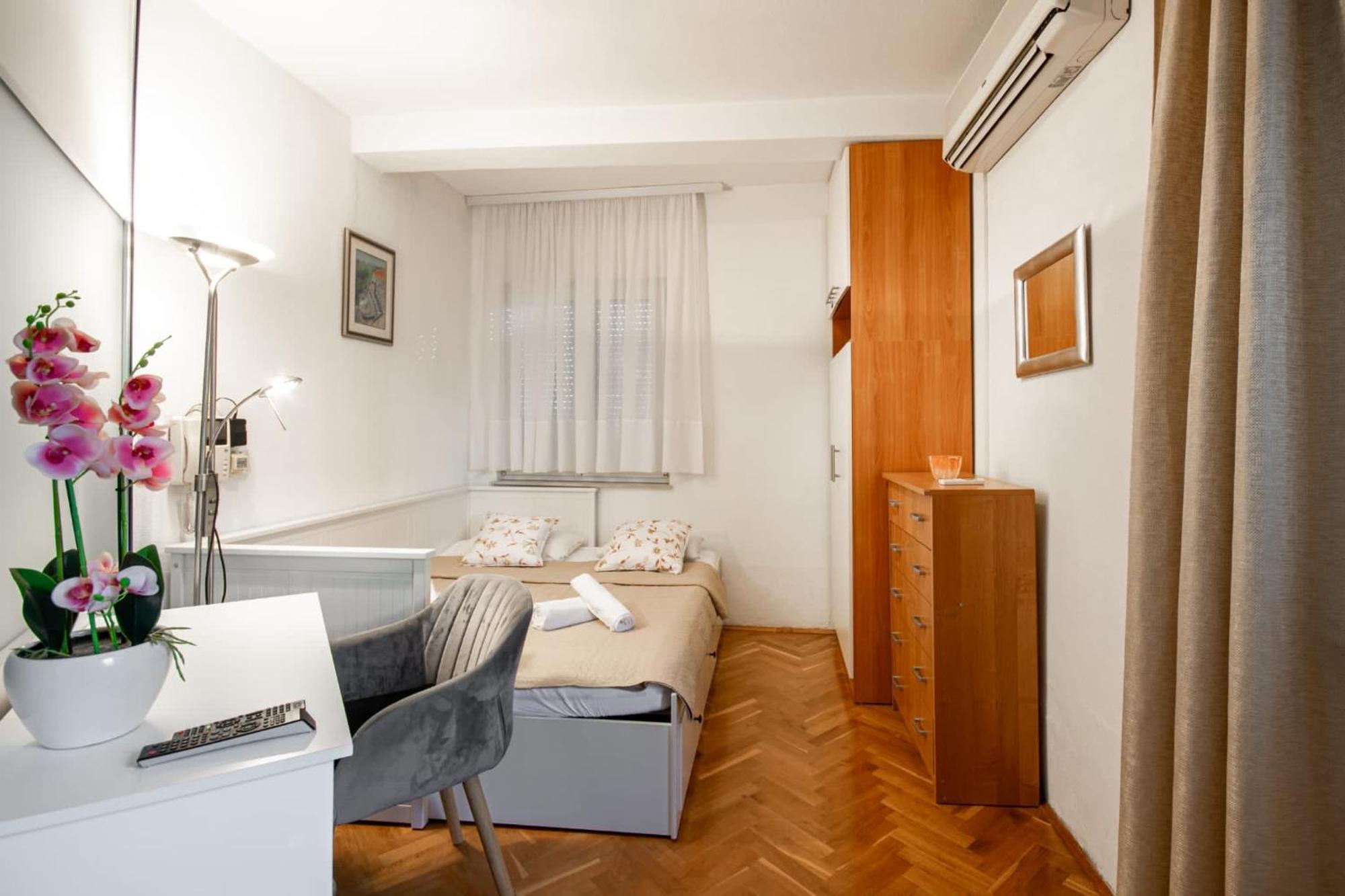 Holiday Home Nevera Макарска Экстерьер фото